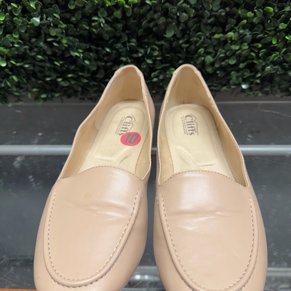 Cliffs by WHITE MOUNTAIN Women's Cream Loafers - Picture 7 of 10